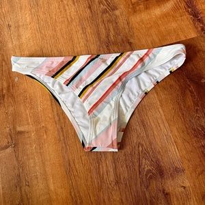 ROXY BIKINI BOTTOMS SIZE MEDIUM